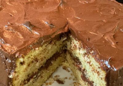 How to Make Ready Classic Vanilla Cake with Chocolate Frosting
